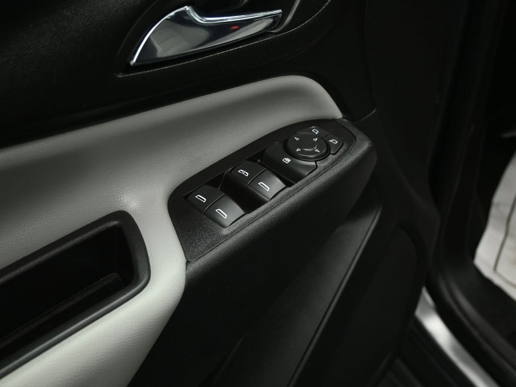 Used 2019 Chevrolet Equinox LS image 10