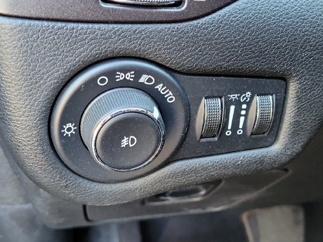 Used 2022 Jeep Cherokee Trailhawk AWD/4WD image 12