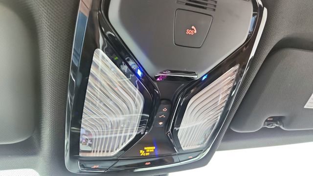 Used 2022 BMW X6 xDrive40i w/ Executive Package image 57