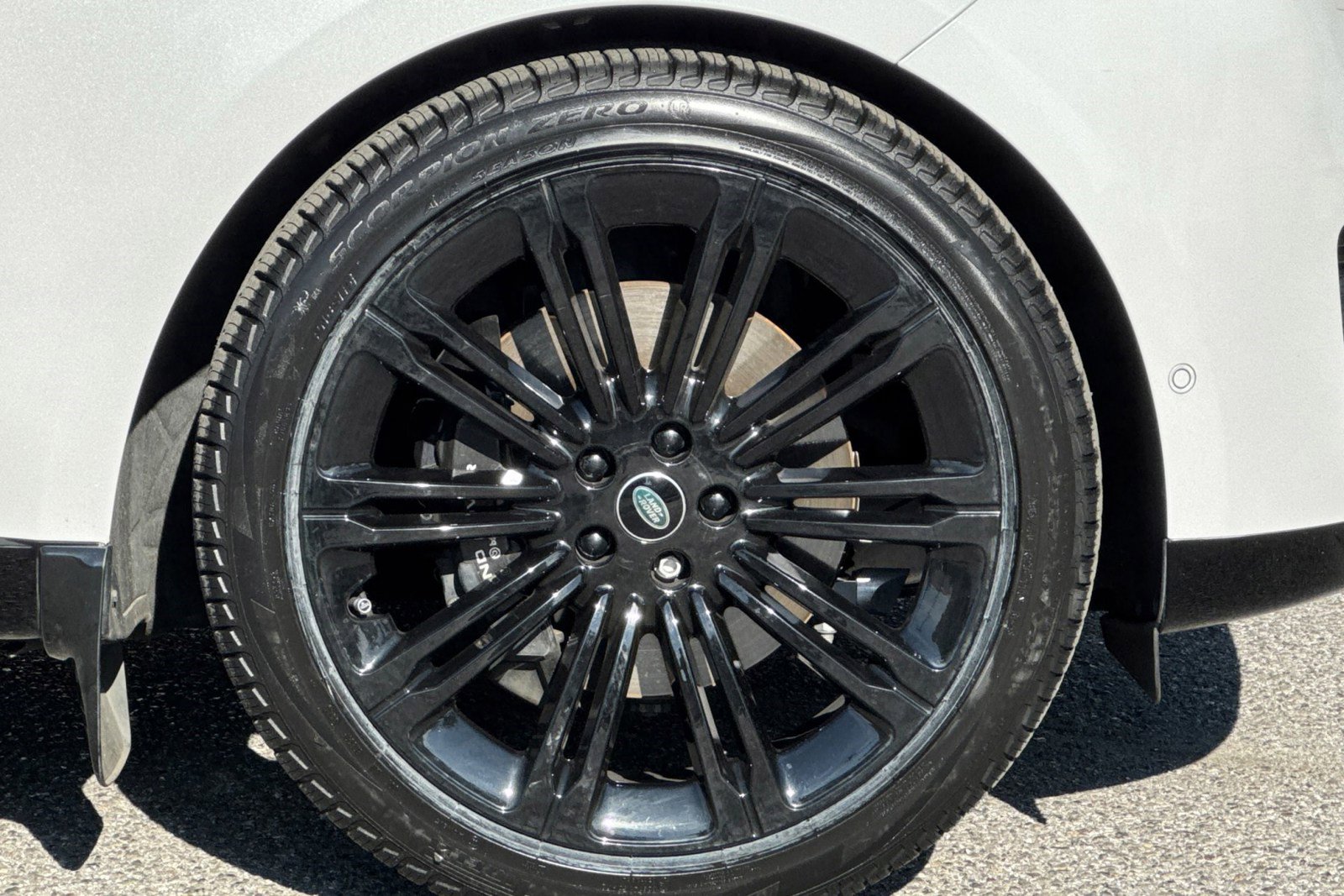 Certified 2023 Land Rover Range Rover SE image 13