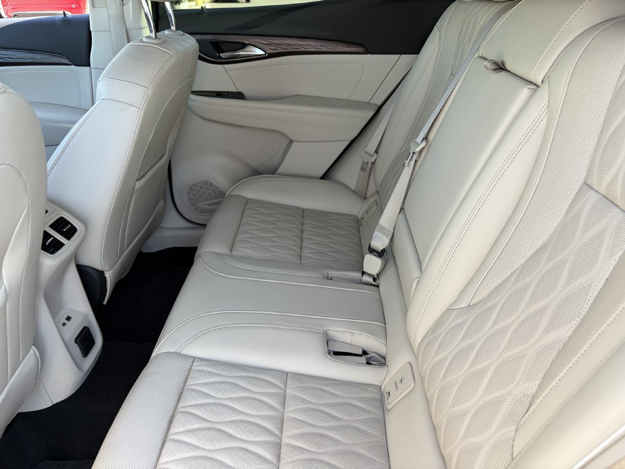 Used 2022 Buick Envision Avenir w/ Technology Package II FWD image 14