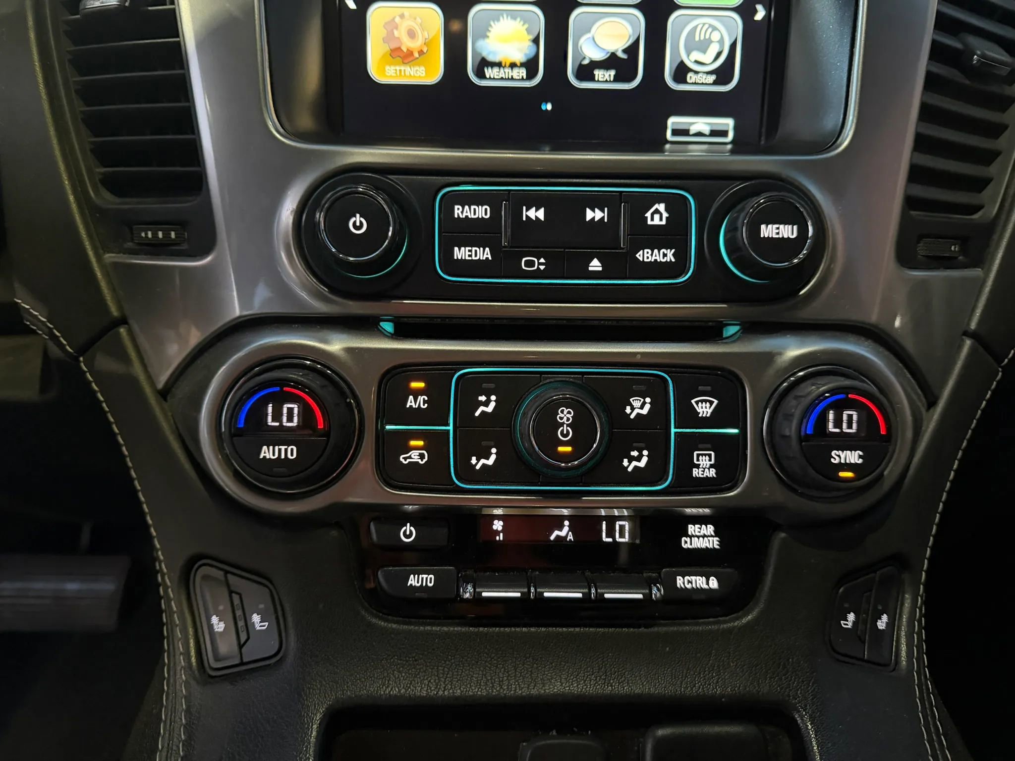 Used 2020 Chevrolet Suburban LT RWD image 17