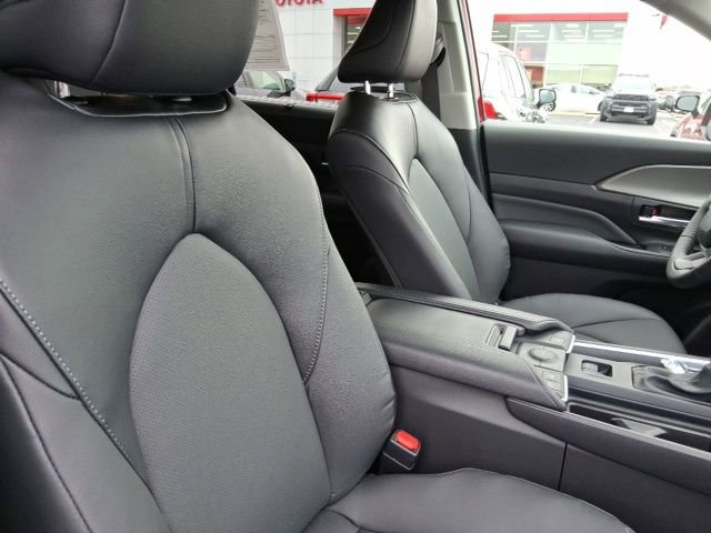 Used 2025 Toyota Grand Highlander AWD Hybrid image 16