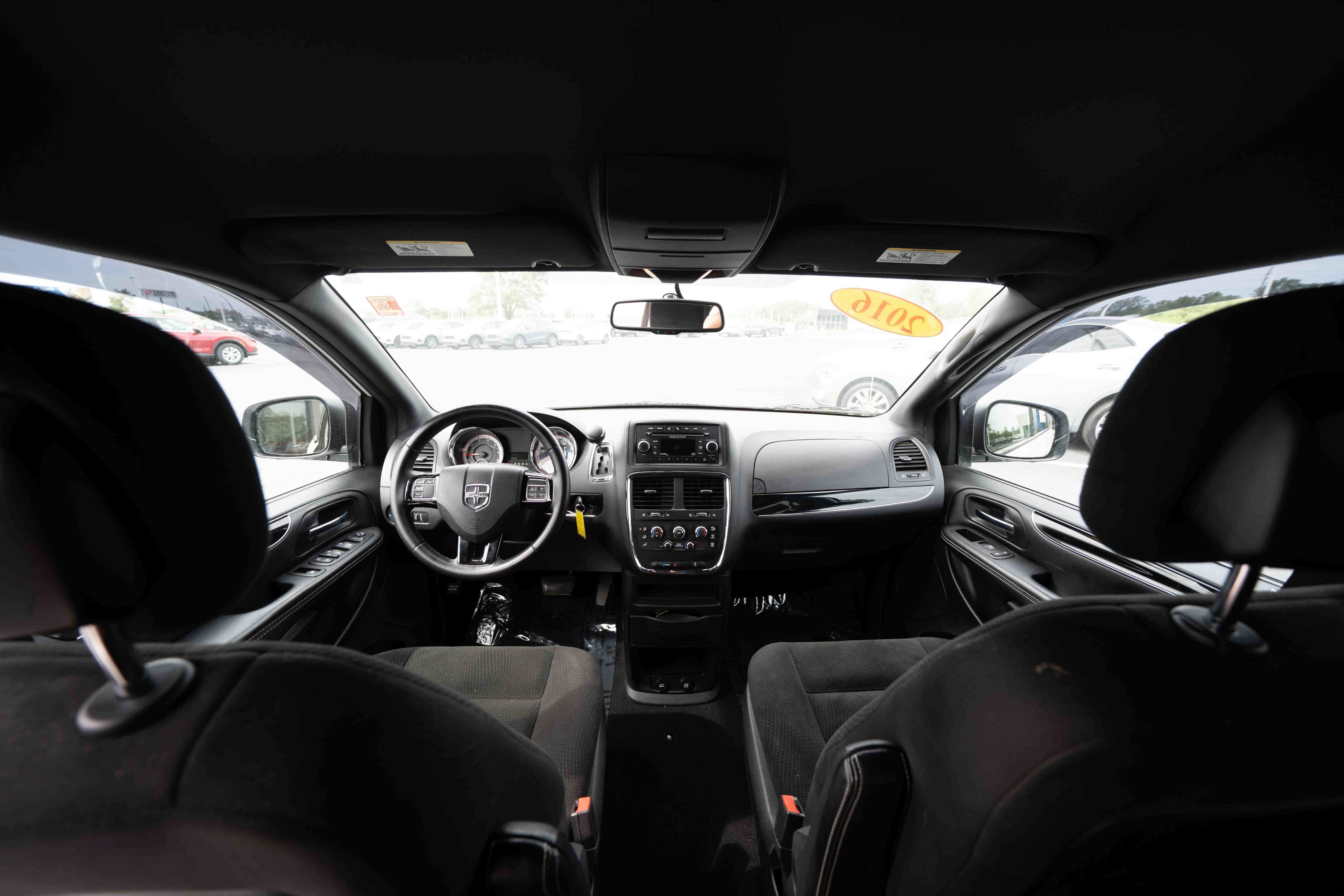 Used 2016 Dodge Grand Caravan SE FWD image 18