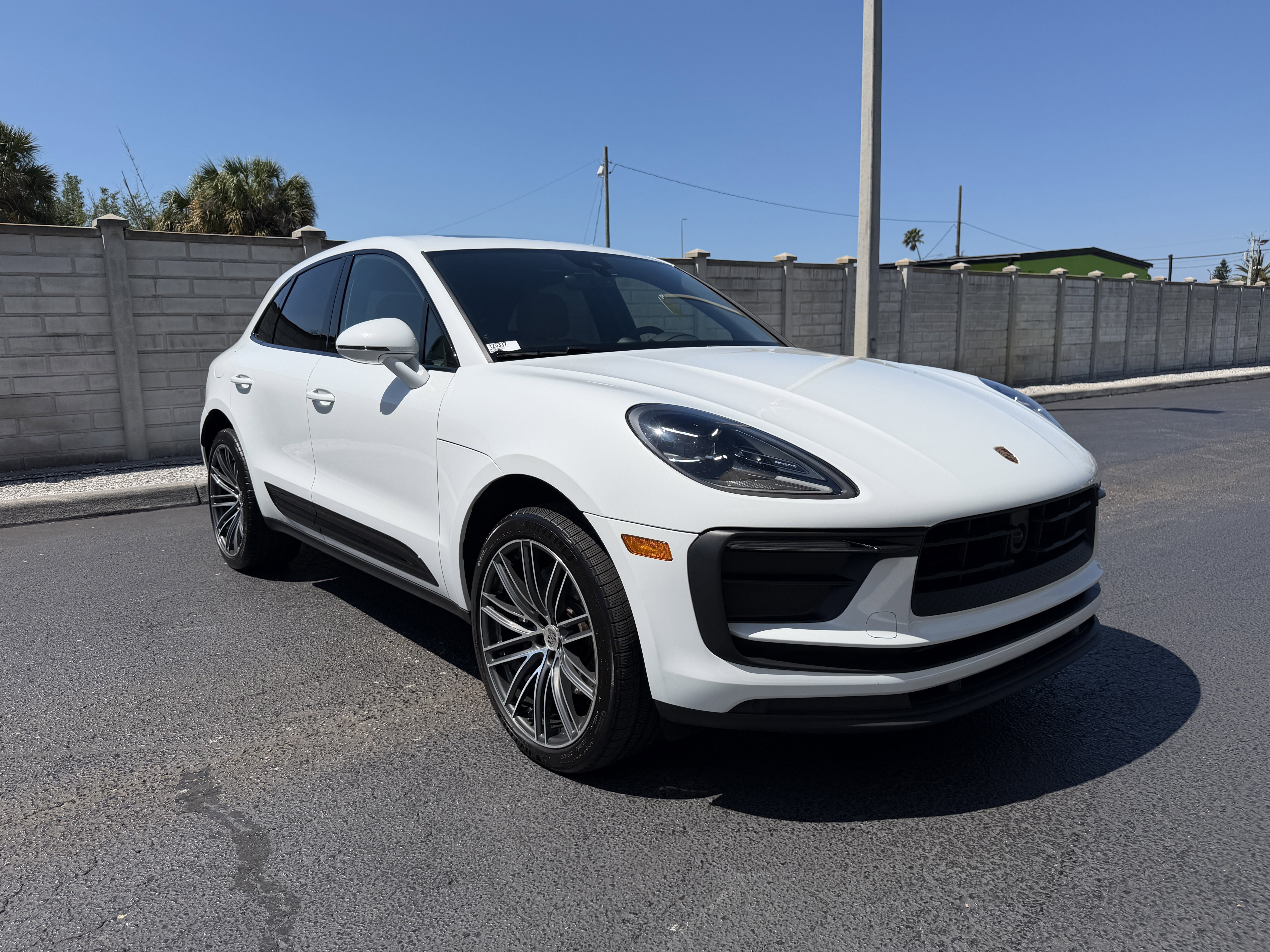 Certified 2025 Porsche Macan AWD/4WD image 8