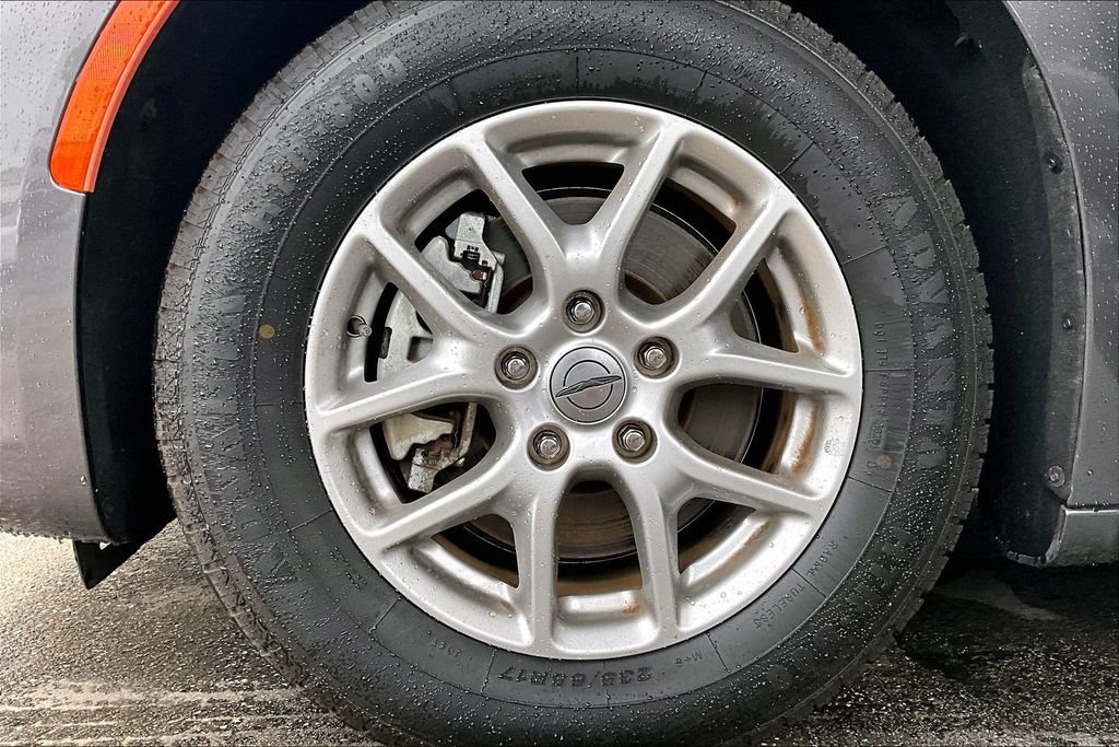 Used 2023 Chrysler Pacifica Touring-L FWD image 32