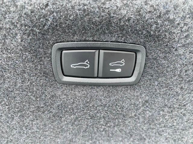 Used 2022 Porsche Taycan 4S image 10