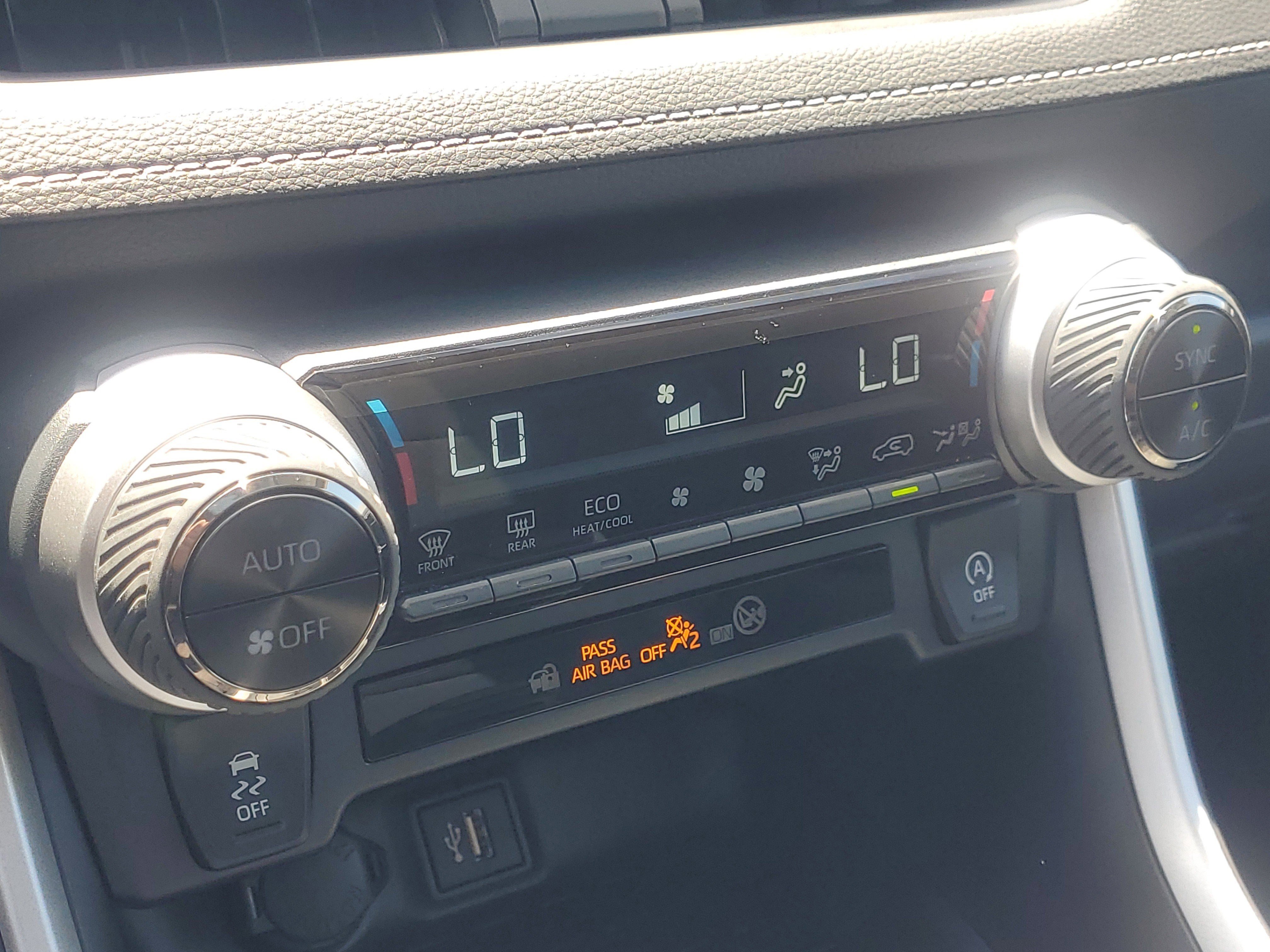 Used 2025 Toyota RAV4 XLE w/ Convenience Package image 30