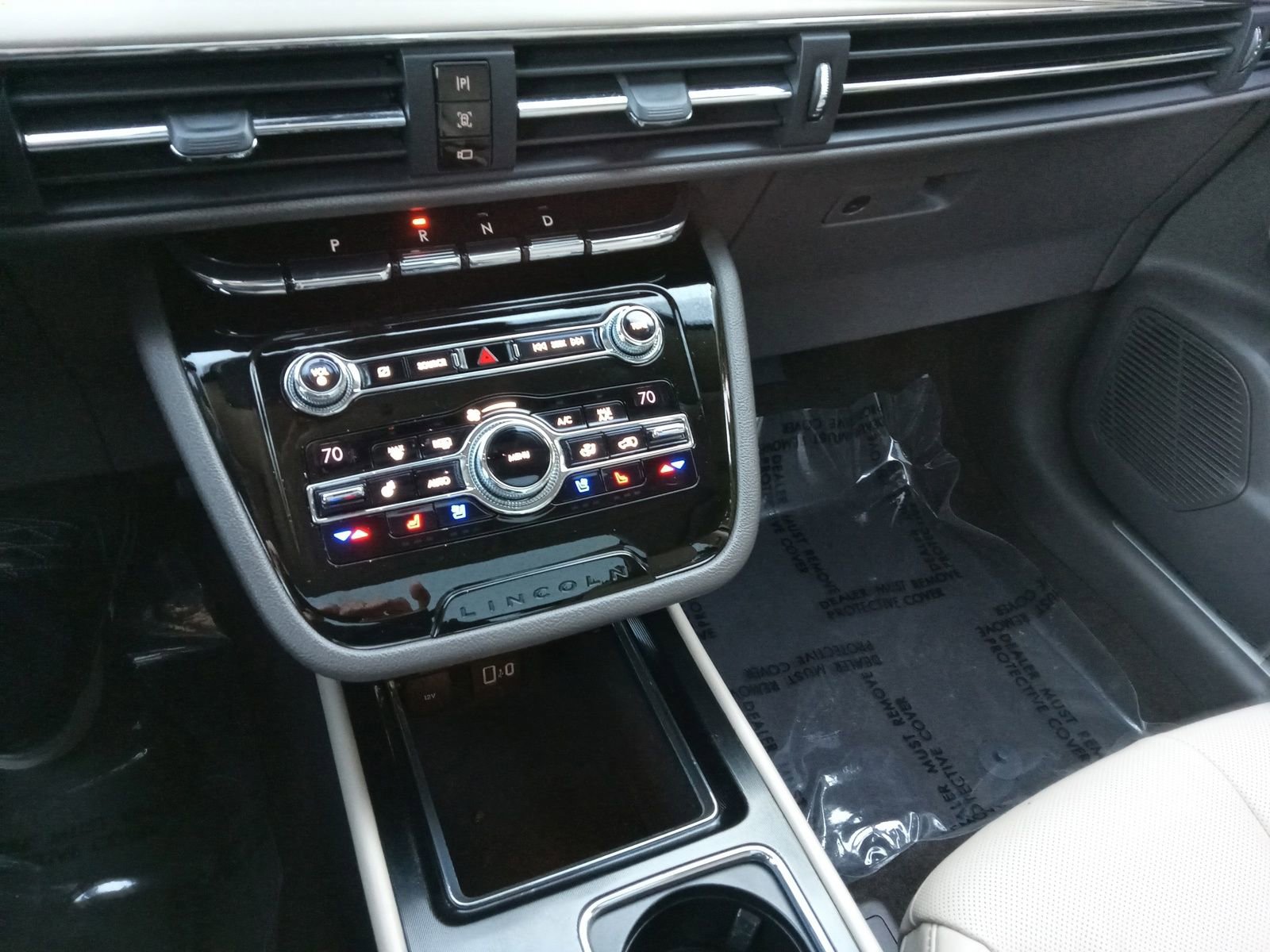 Used 2020 Lincoln Corsair Standard w/ Premium Package image 17