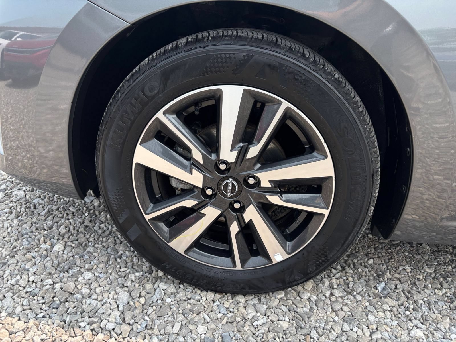 Used 2025 Nissan Versa SV FWD image 28