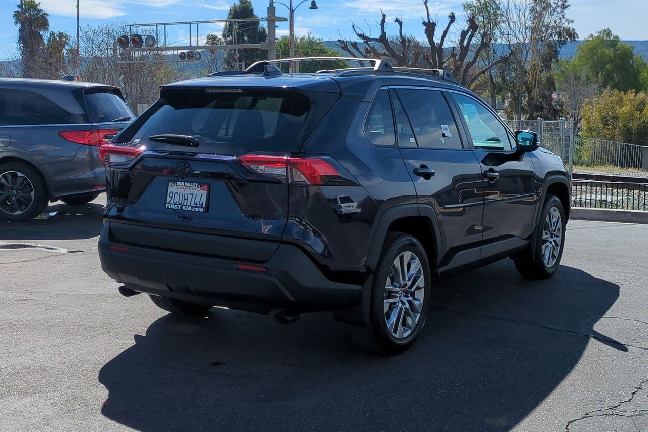 Used 2022 Toyota RAV4 XLE Premium image 6