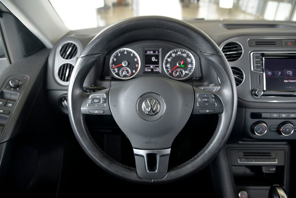 Used 2017 Volkswagen Tiguan S image 18