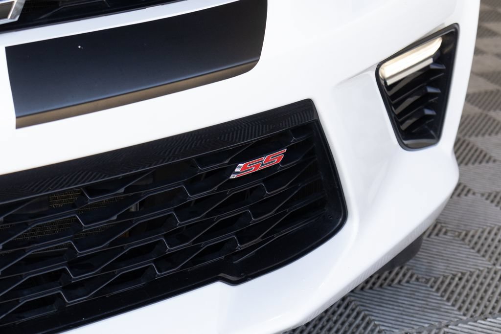Used 2018 Chevrolet Camaro SS RWD image 7
