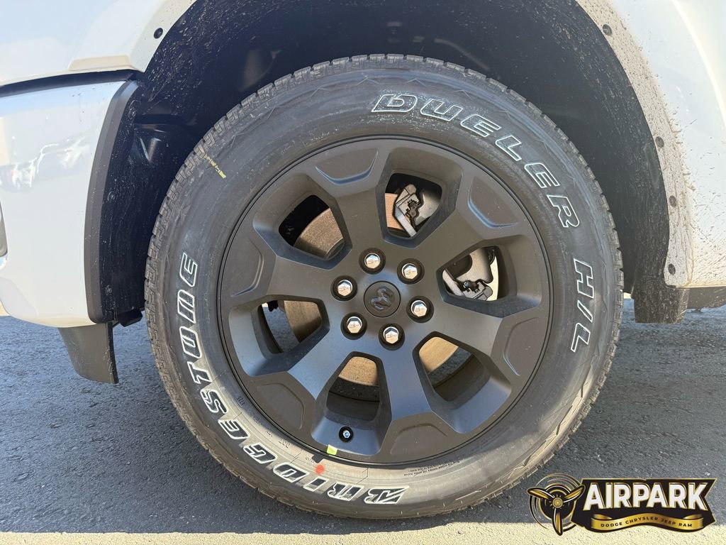 New 2026 RAM 1500 4x4 Crew Cab image 10