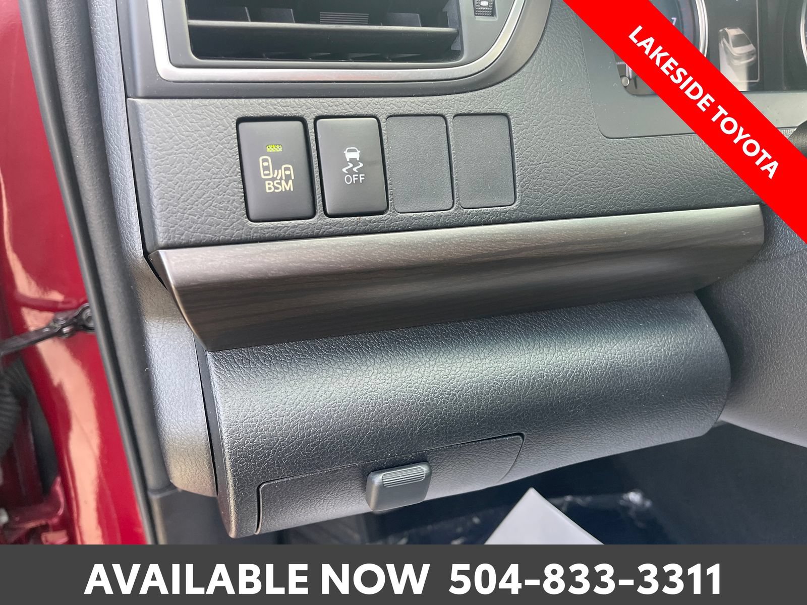 Used 2017 Toyota Camry XLE w/ Moonroof Package FWD image 24
