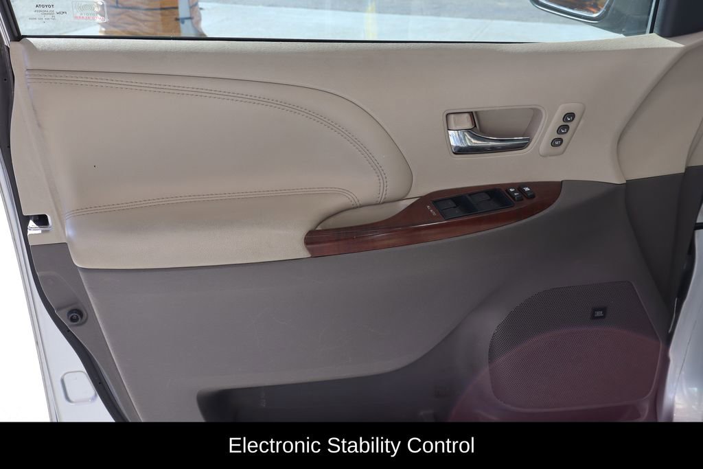 Used 2011 Toyota Sienna Limited w/ Premium Pkg image 15