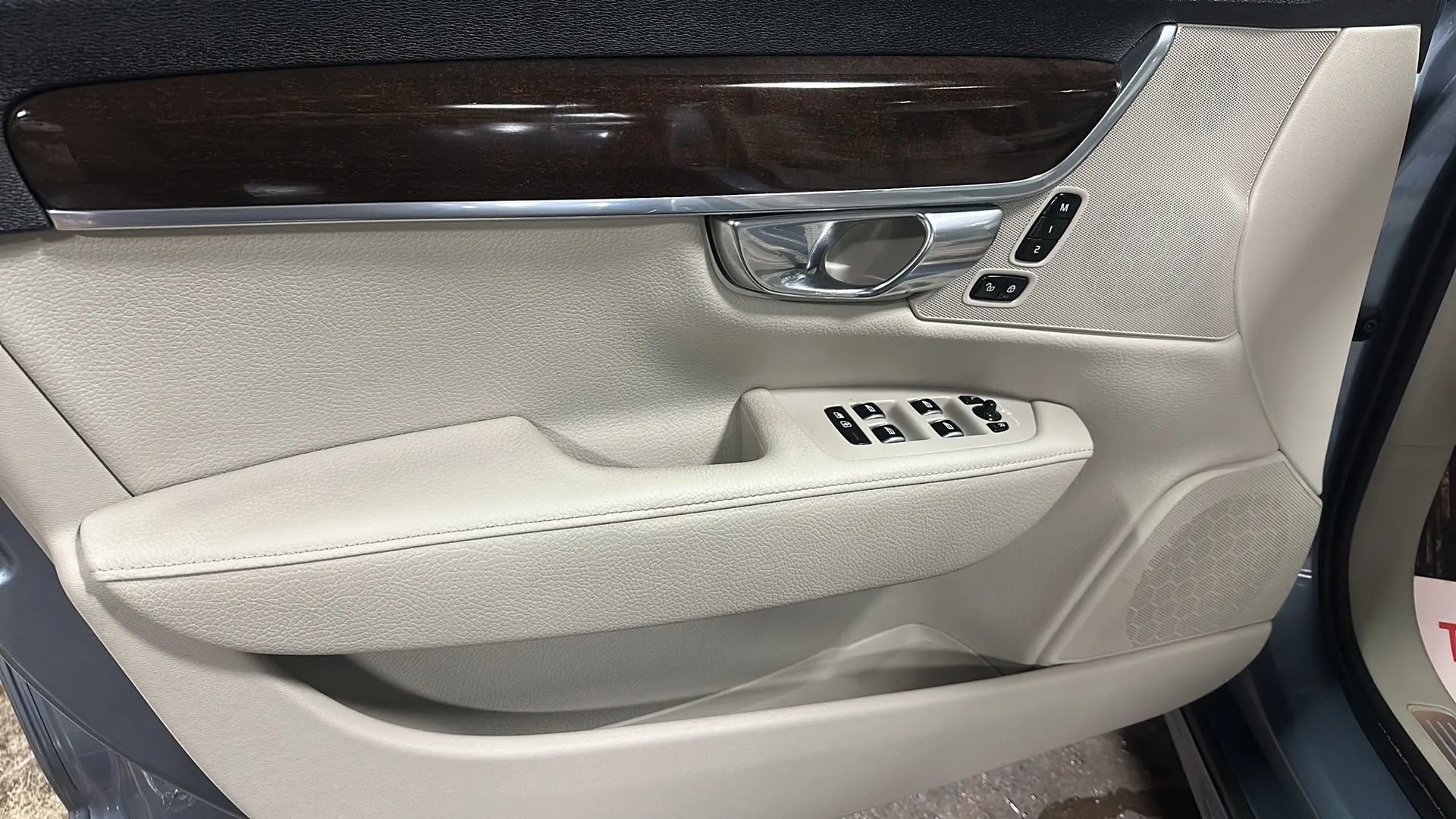 Used 2020 Volvo S90 T6 Momentum image 10