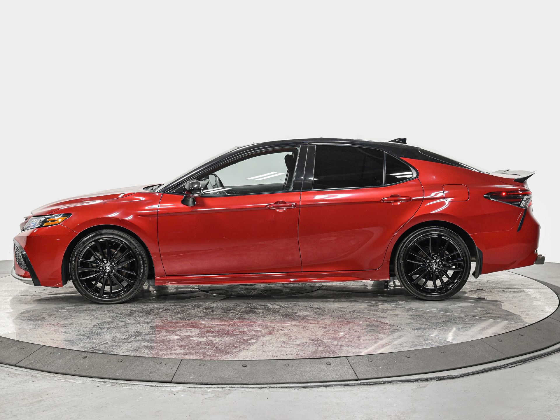 Used 2024 Toyota Camry XSE w/ Navigation Package image 2