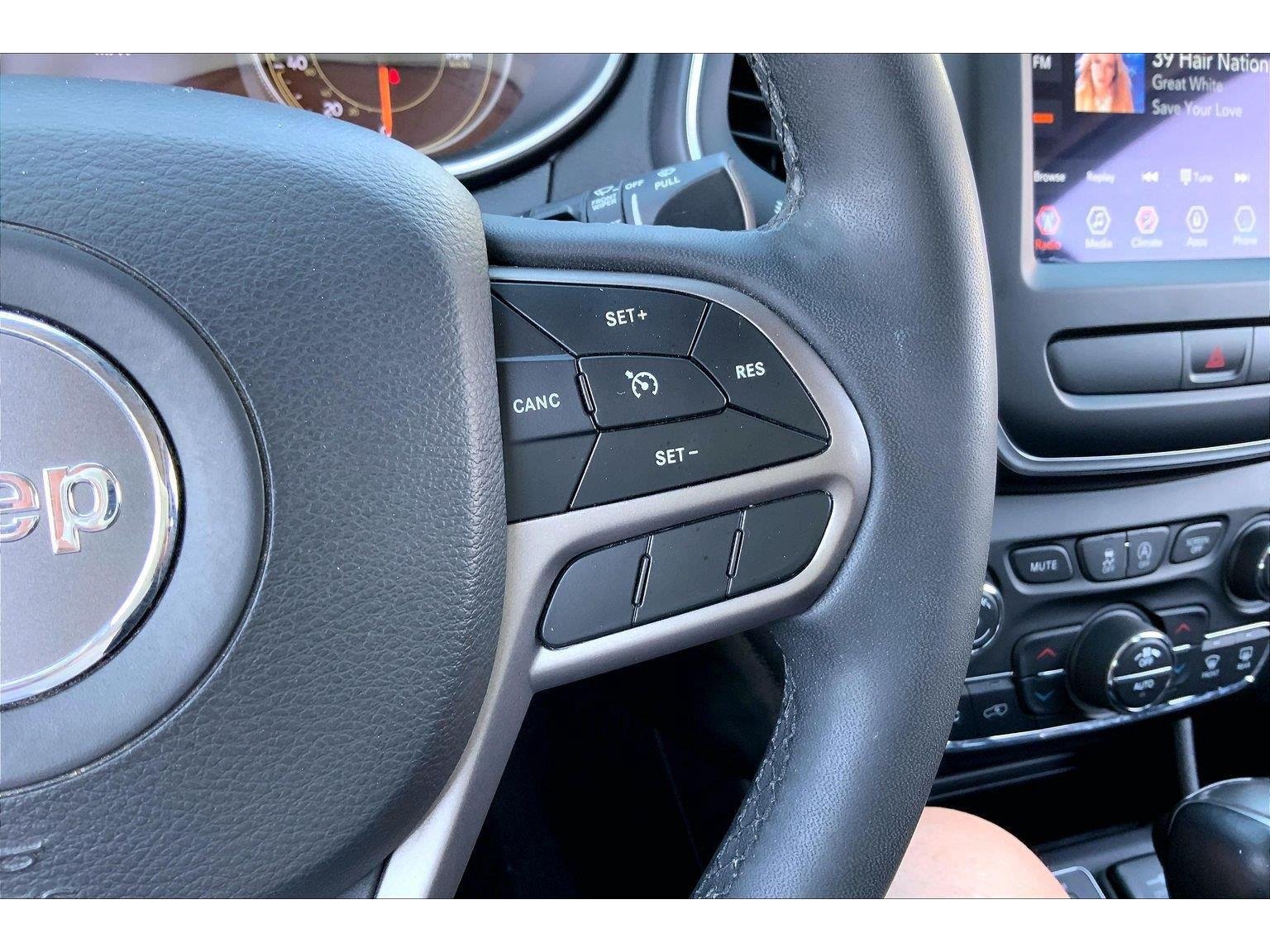 Used 2022 Jeep Cherokee Latitude Lux w/ Sun & Sound Group FWD image 18