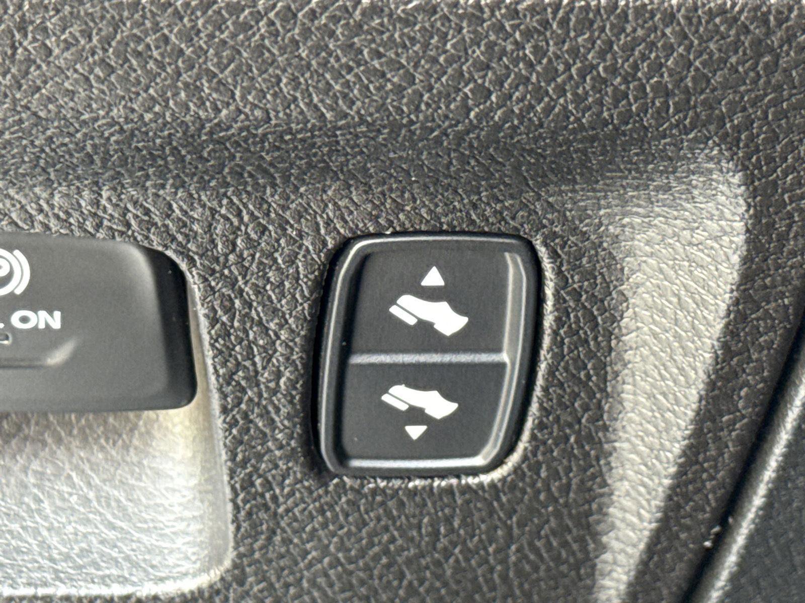 Used 2022 RAM 1500 Laramie w/ Sport Appearance Package image 20