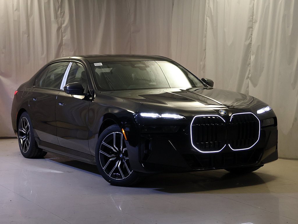 Used 2026 BMW i7 xDrive60 w/ Executive Package AWD/4WD image 1