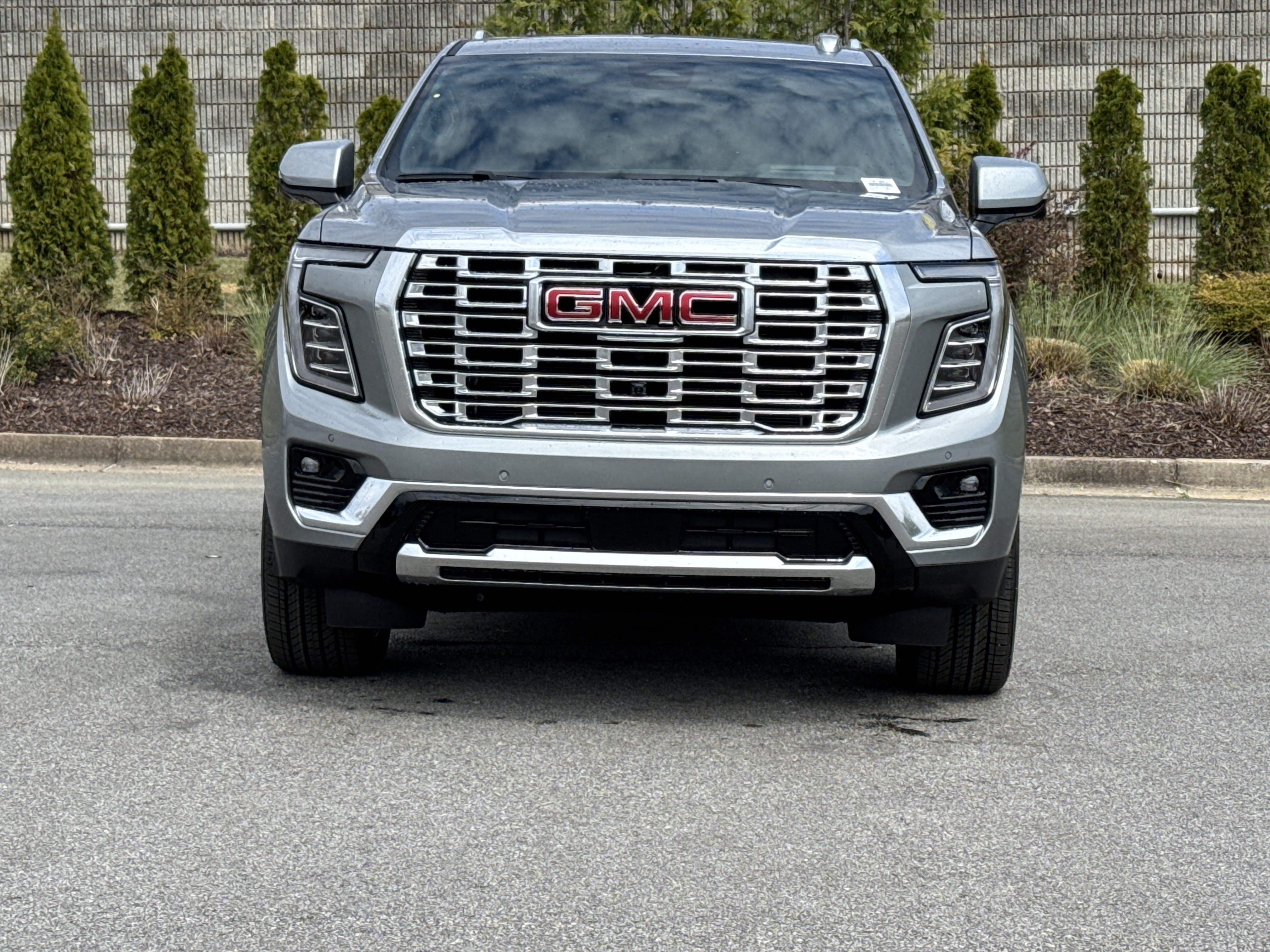 New 2026 GMC Yukon XL Denali w/ Denali Reserve Package AWD/4WD image 3