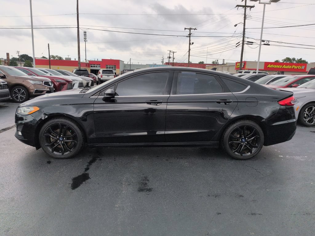 Used 2019 Ford Fusion SE w/ Equipment Group 151A FWD image 2