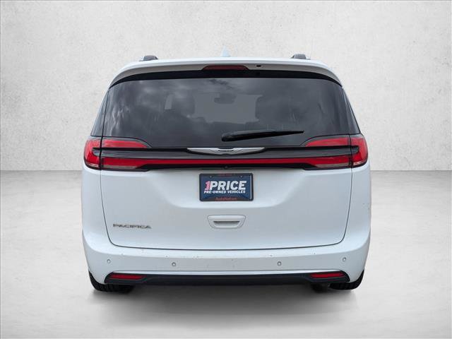 Used 2021 Chrysler Pacifica Touring-L w/ Uconnect Theater Family Group FWD image 5
