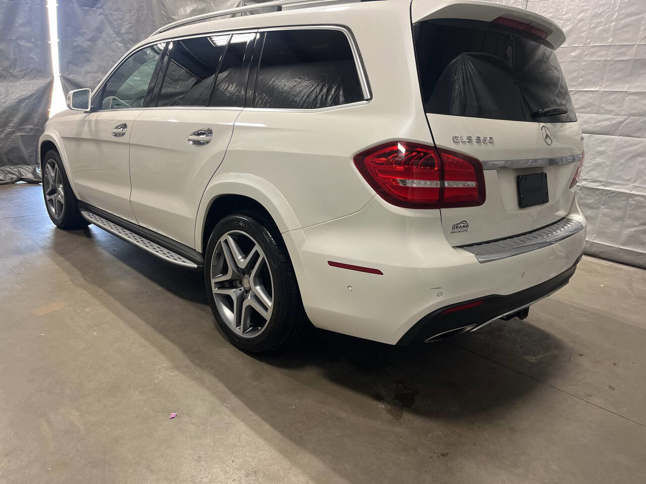 Used 2017 Mercedes-Benz GLS 550 4MATIC image 4