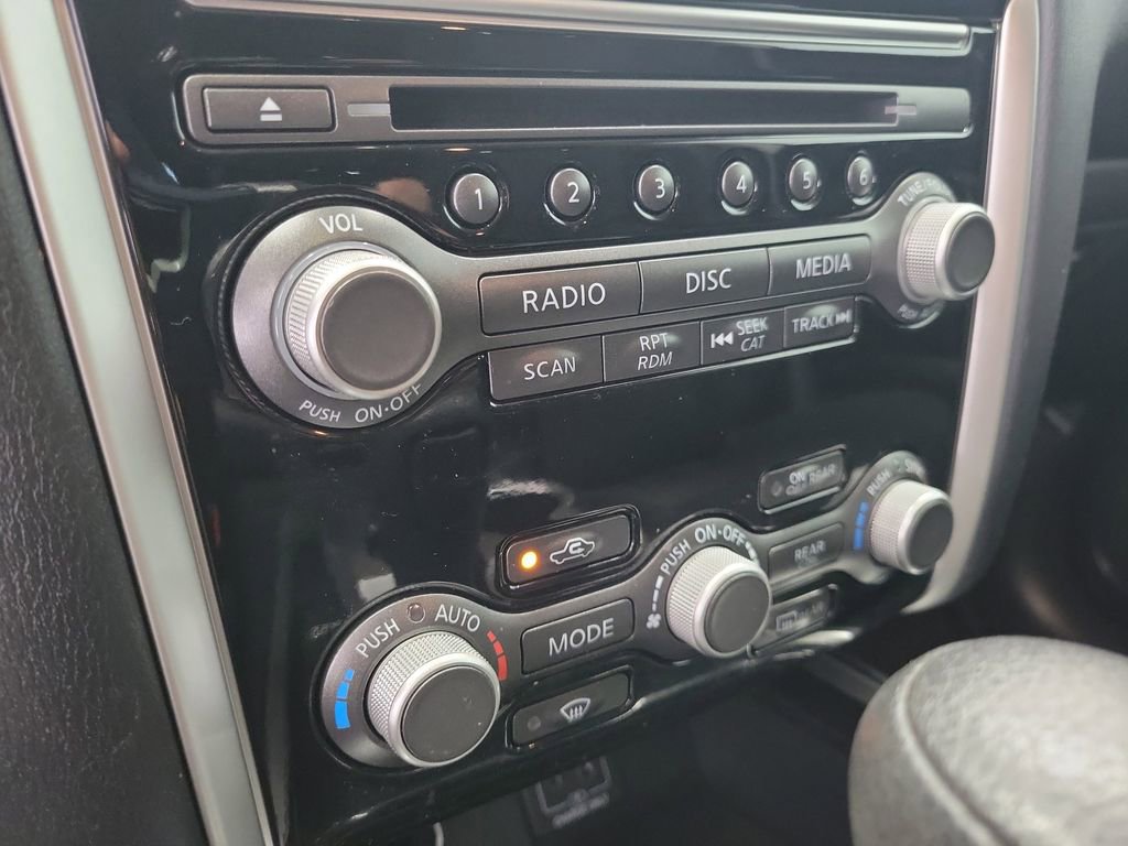 Used 2020 Nissan Pathfinder S image 29