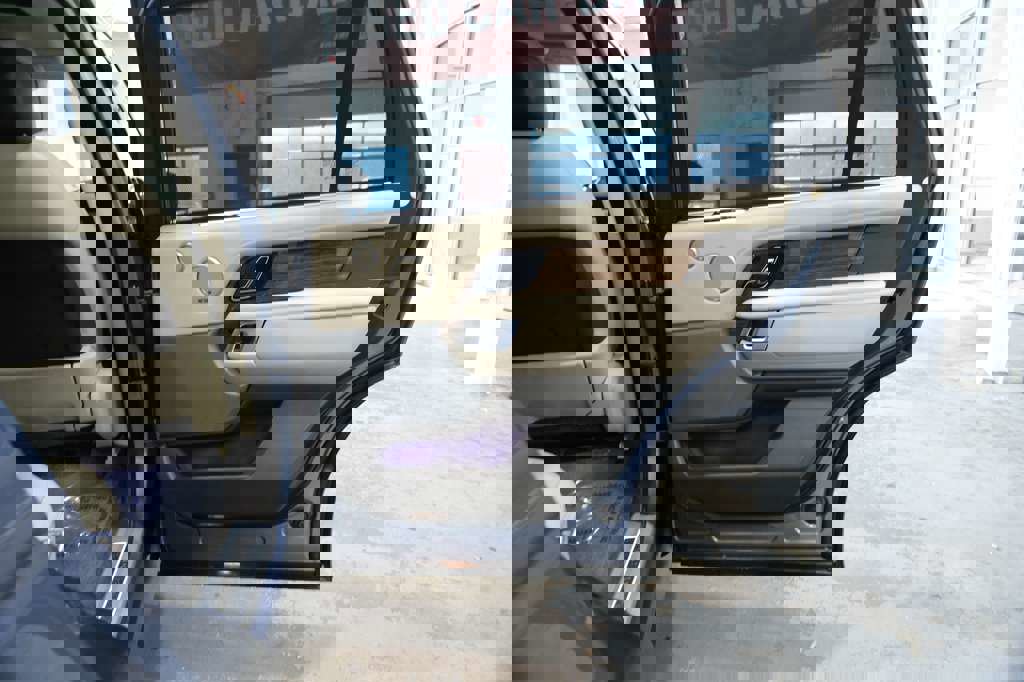 Used 2018 Land Rover Range Rover Long Wheelbase Supercharged image 30