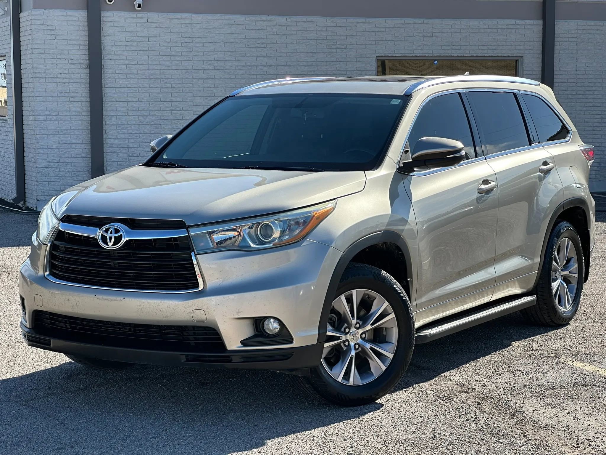Used 2015 Toyota Highlander XLE image 2