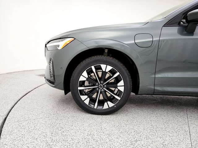 New 2026 Volvo XC60 T8 Plus w/ Protection Package Premier AWD/4WD image 29