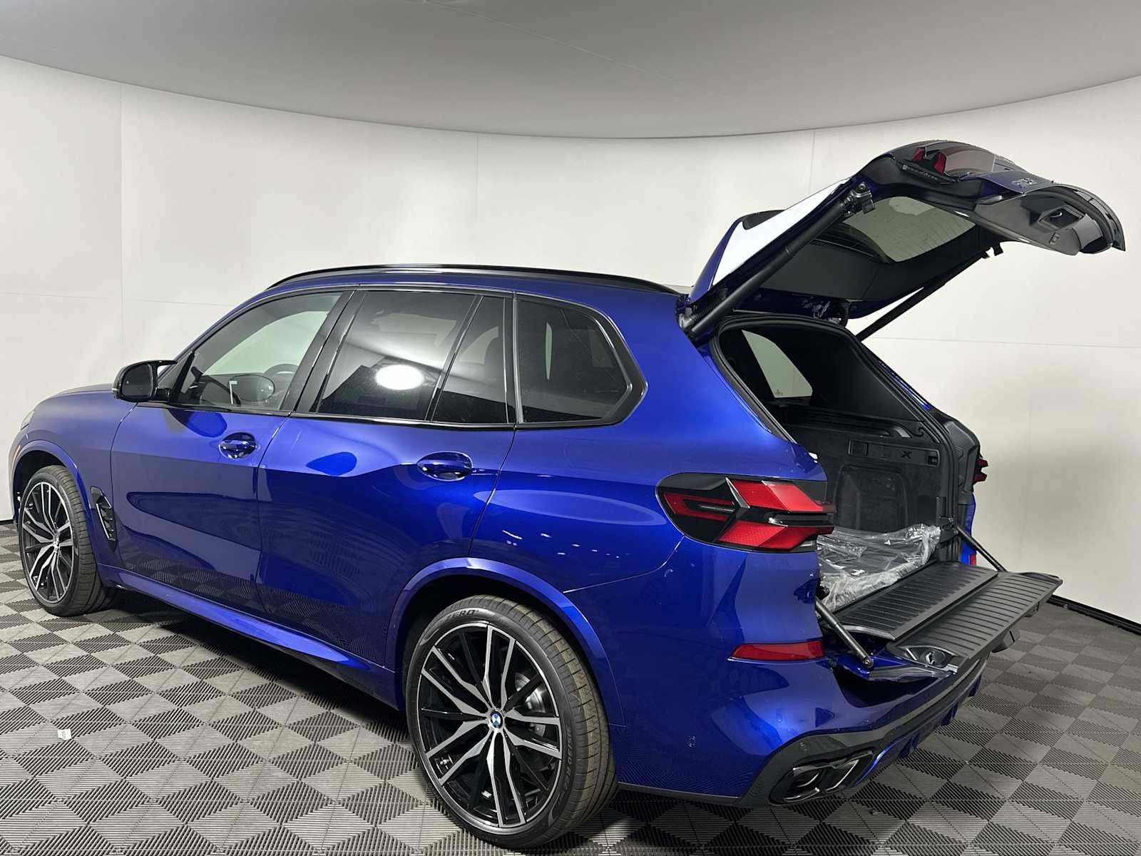 New 2026 BMW X5 M60i w/ Executive Package image 20