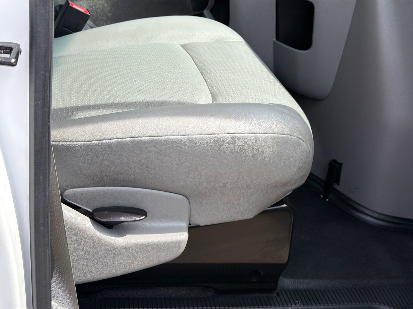 Used 2024 Ford E-350 and Econoline 350 Super Duty w/ Power Windows & Locks Group image 12