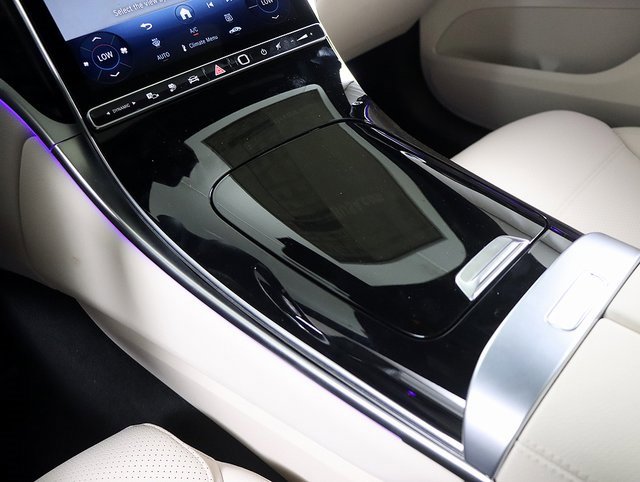 New 2025 Mercedes-Benz GLC 350e 4MATIC image 24