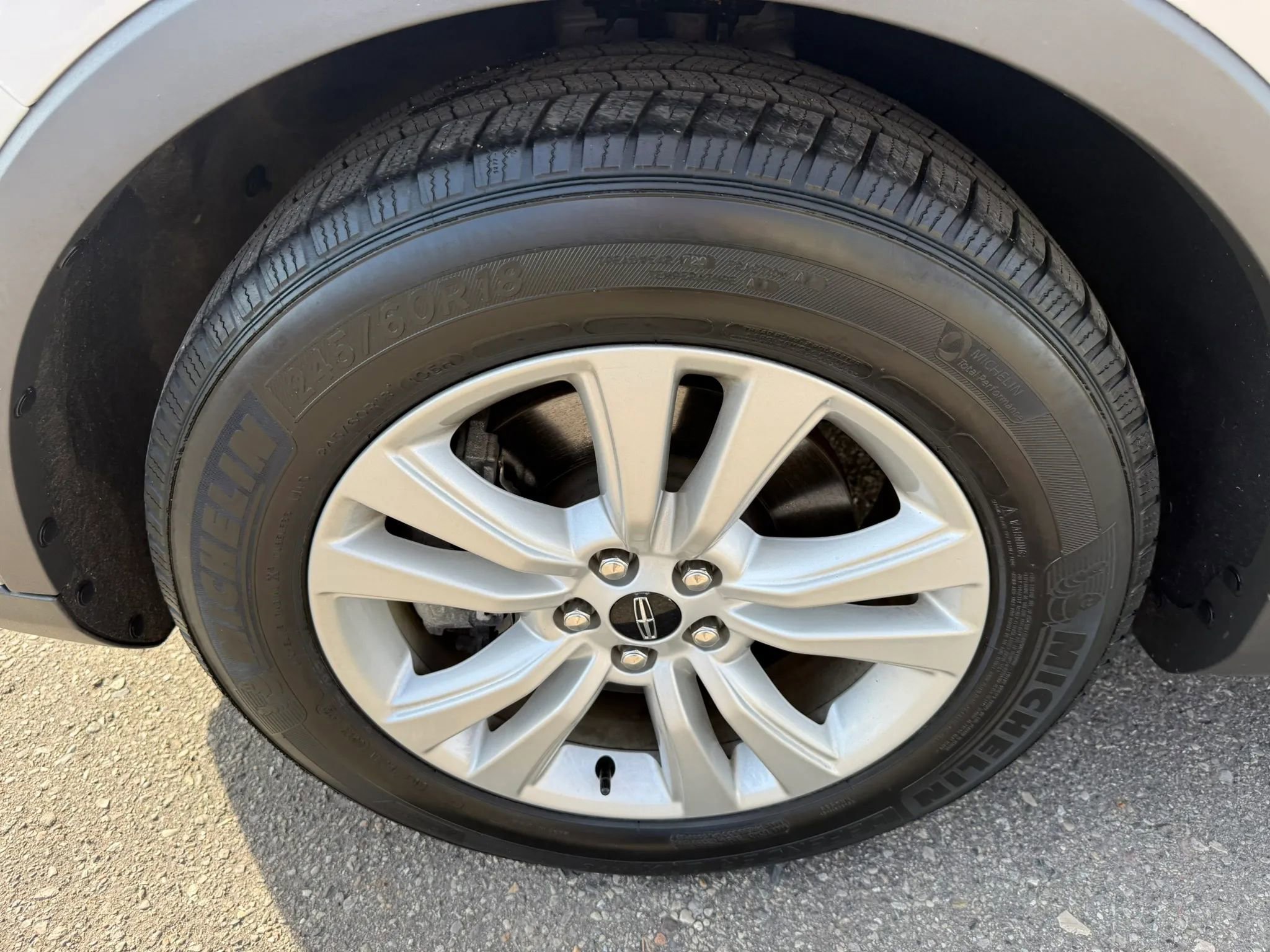 Used 2017 Lincoln MKX Premiere image 6