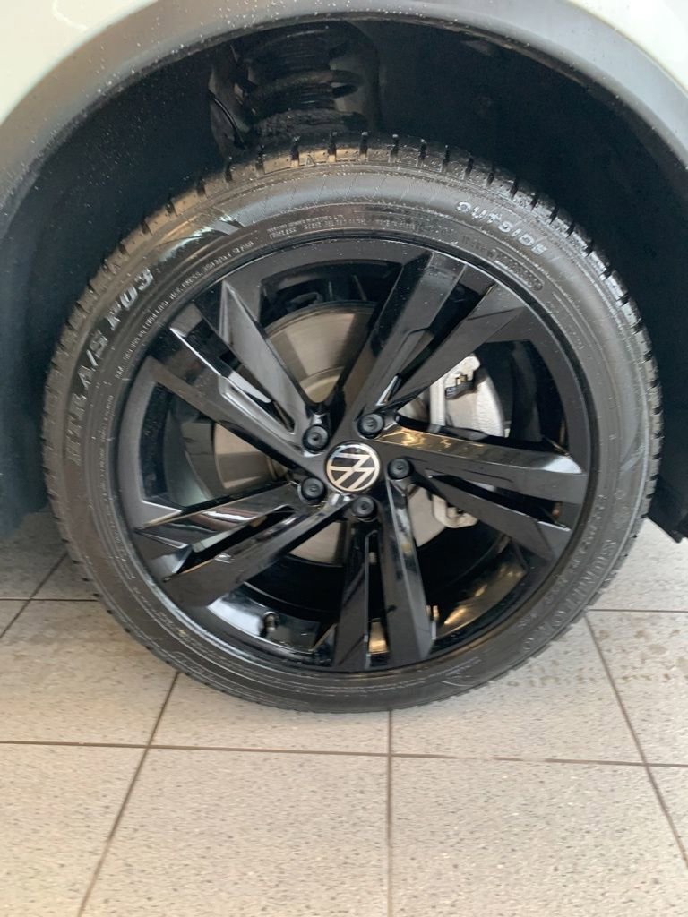 Used 2023 Volkswagen Tiguan SE R-Line AWD/4WD image 17