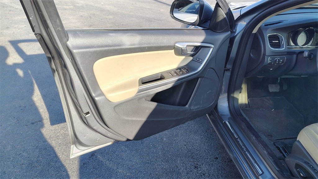 Used 2016 Volvo S60 T5 Premier image 8