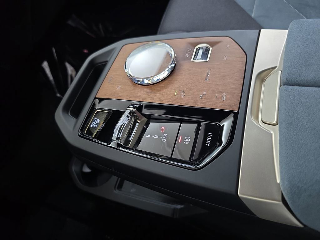 Used 2023 BMW iX xDrive50 w/ Premium Package image 26