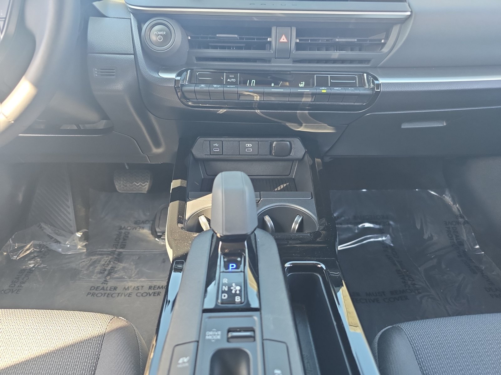 Certified 2025 Toyota Prius LE FWD image 11