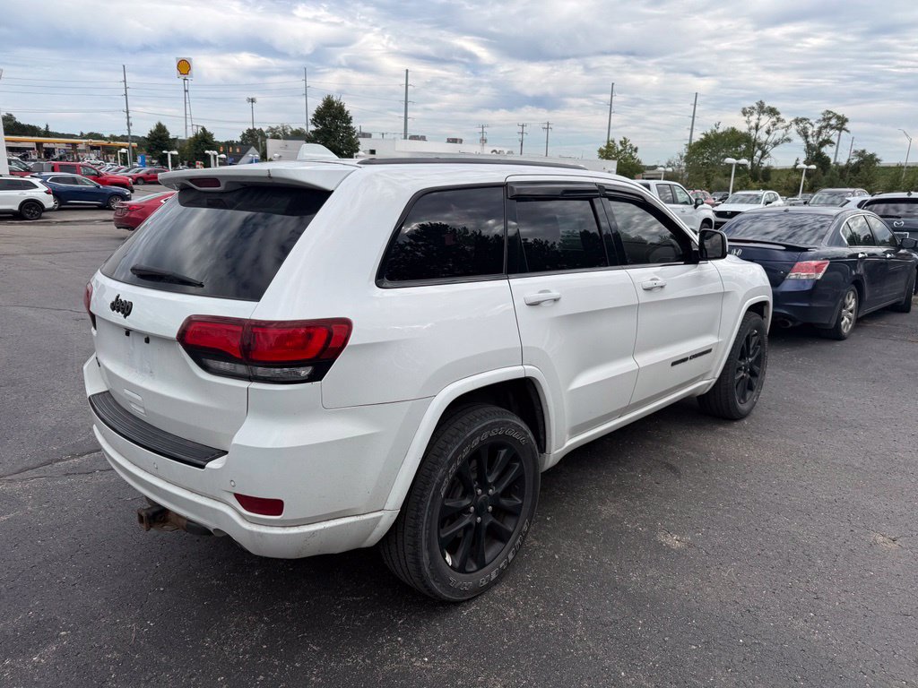 Used 2018 Jeep Grand Cherokee Altitude AWD/4WD image 3