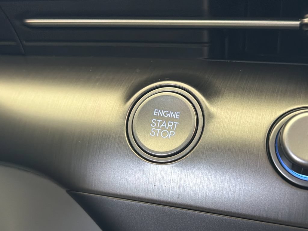 Used 2025 Hyundai Kona SEL FWD image 6