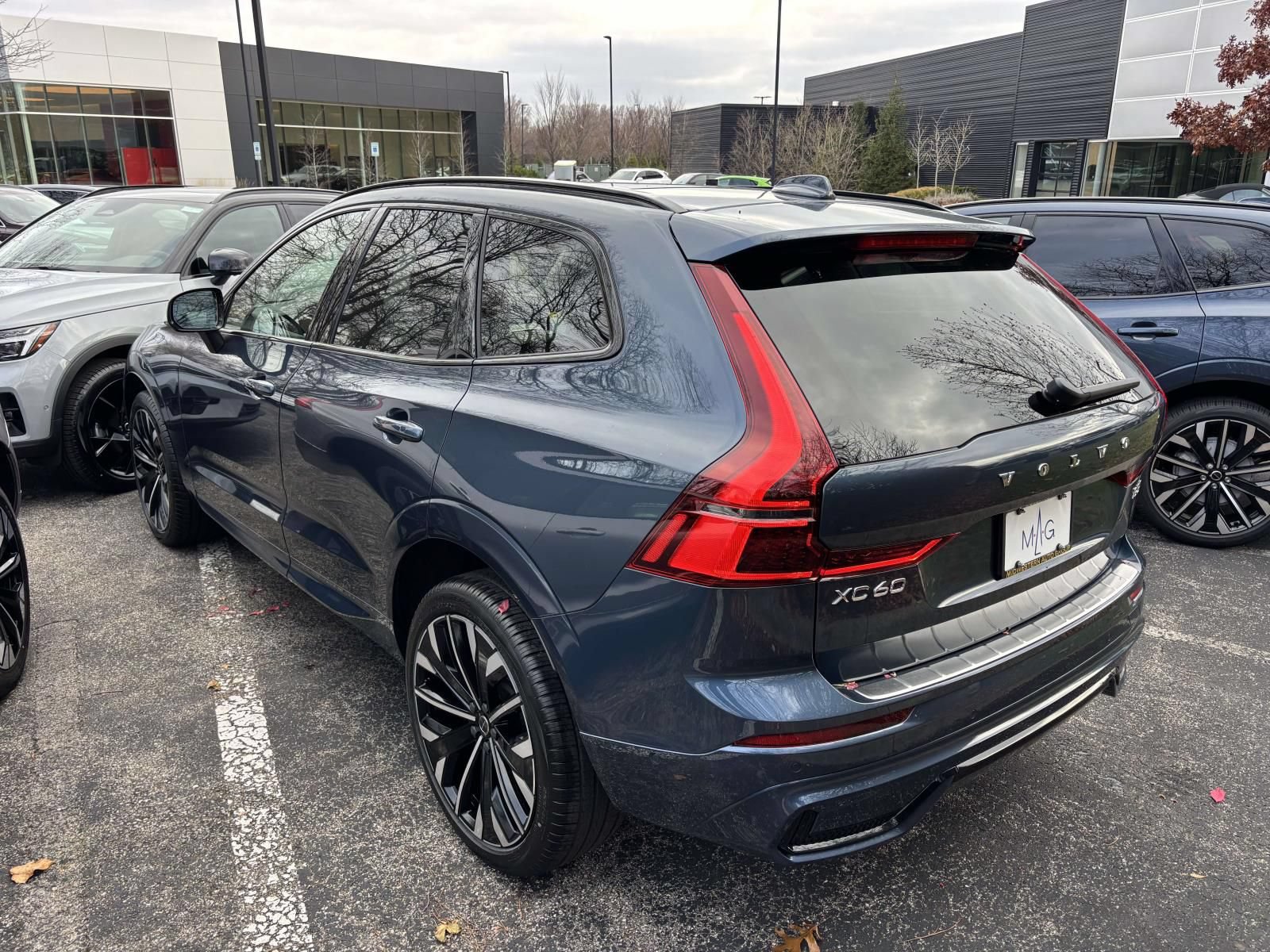 New 2026 Volvo XC60 B5 Ultra w/ Protection Package Premier AWD/4WD image 5