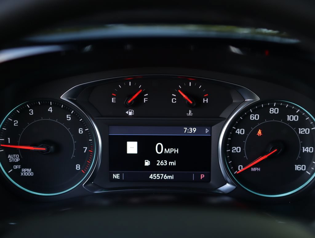 Used 2023 Chevrolet Traverse RS FWD image 11