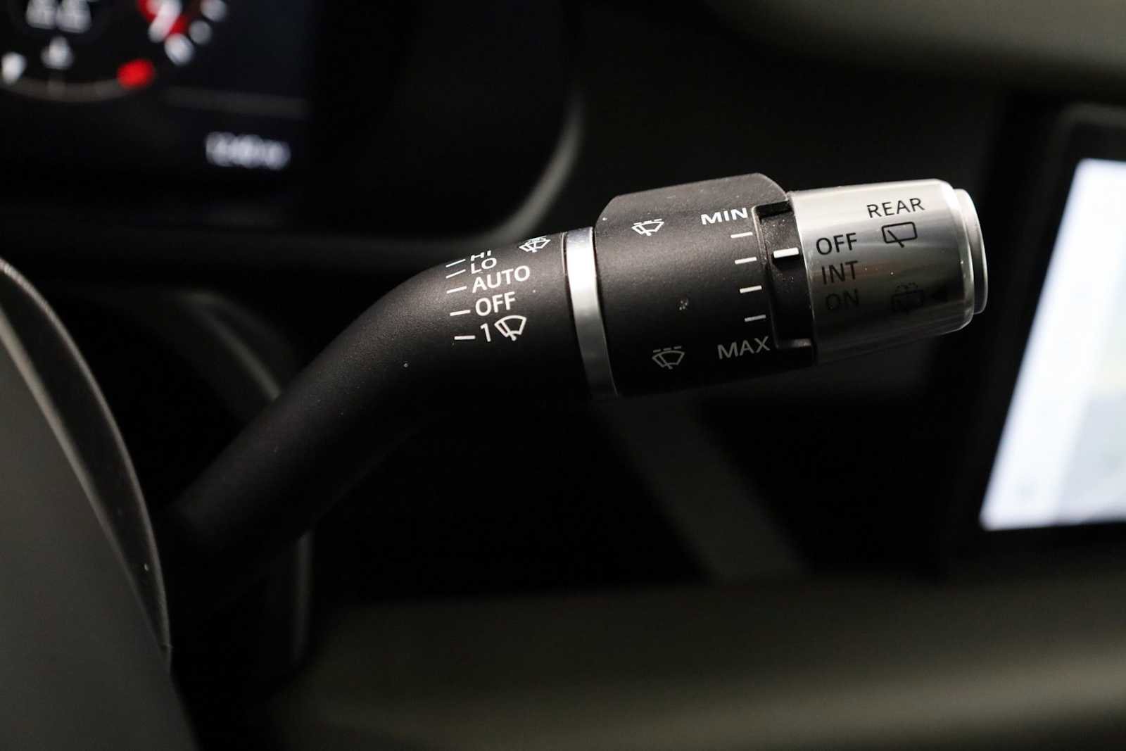 Used 2020 Land Rover Defender 110 SE image 28