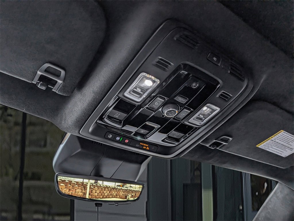 Used 2025 Cadillac Escalade ESV V image 31