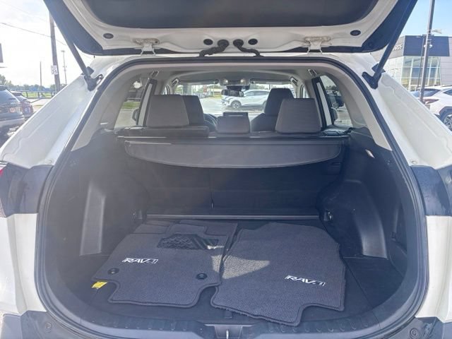 Used 2022 Toyota RAV4 XLE w/ XLE Grade Weather Package AWD/4WD image 39