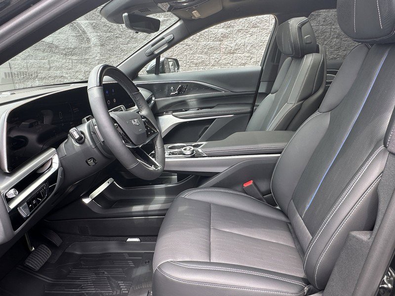 New 2025 Cadillac Lyriq Luxury image 16