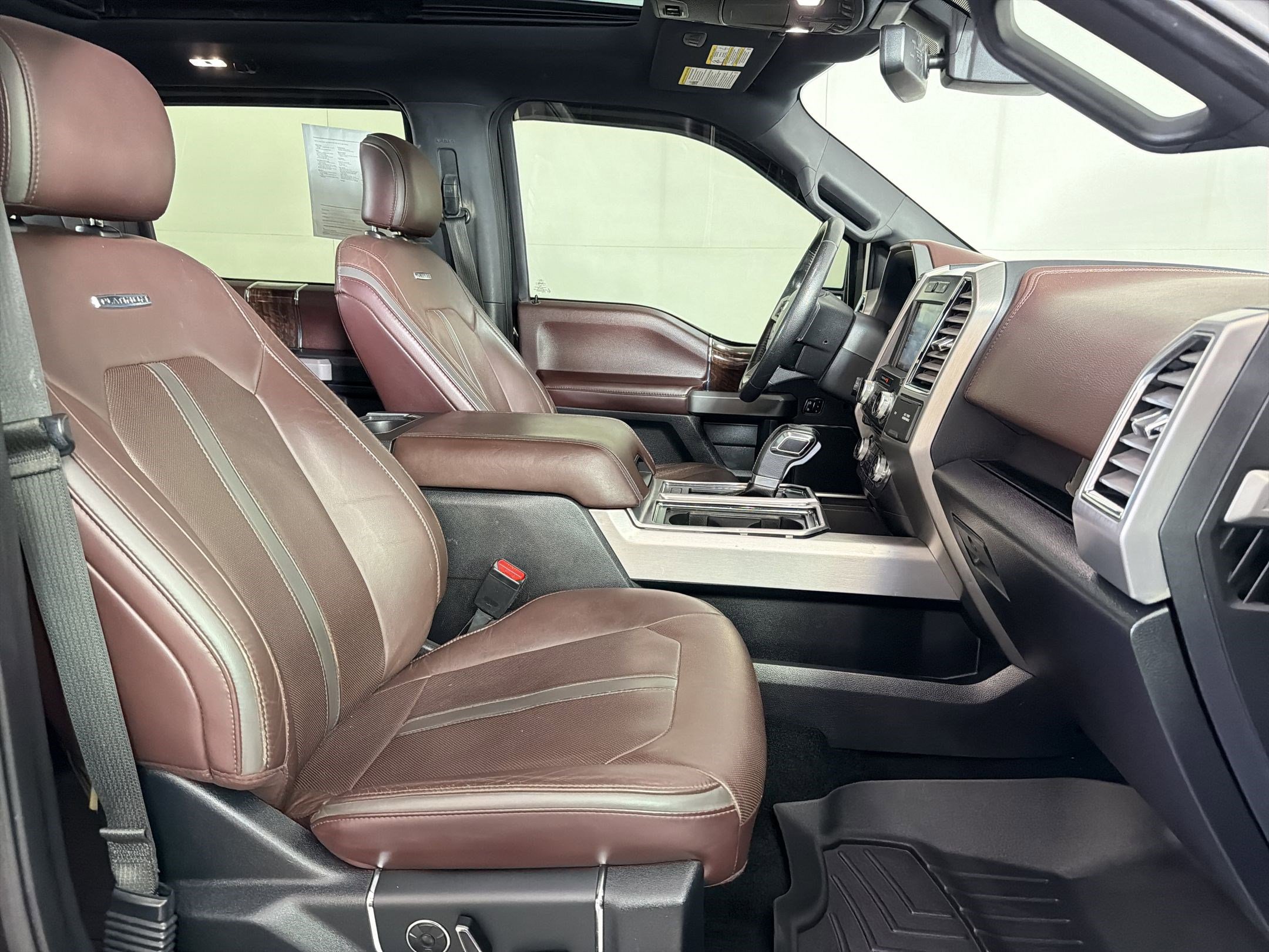 Used 2015 Ford F150 Platinum w/ Equipment Group 701A Luxury AWD/4WD image 29